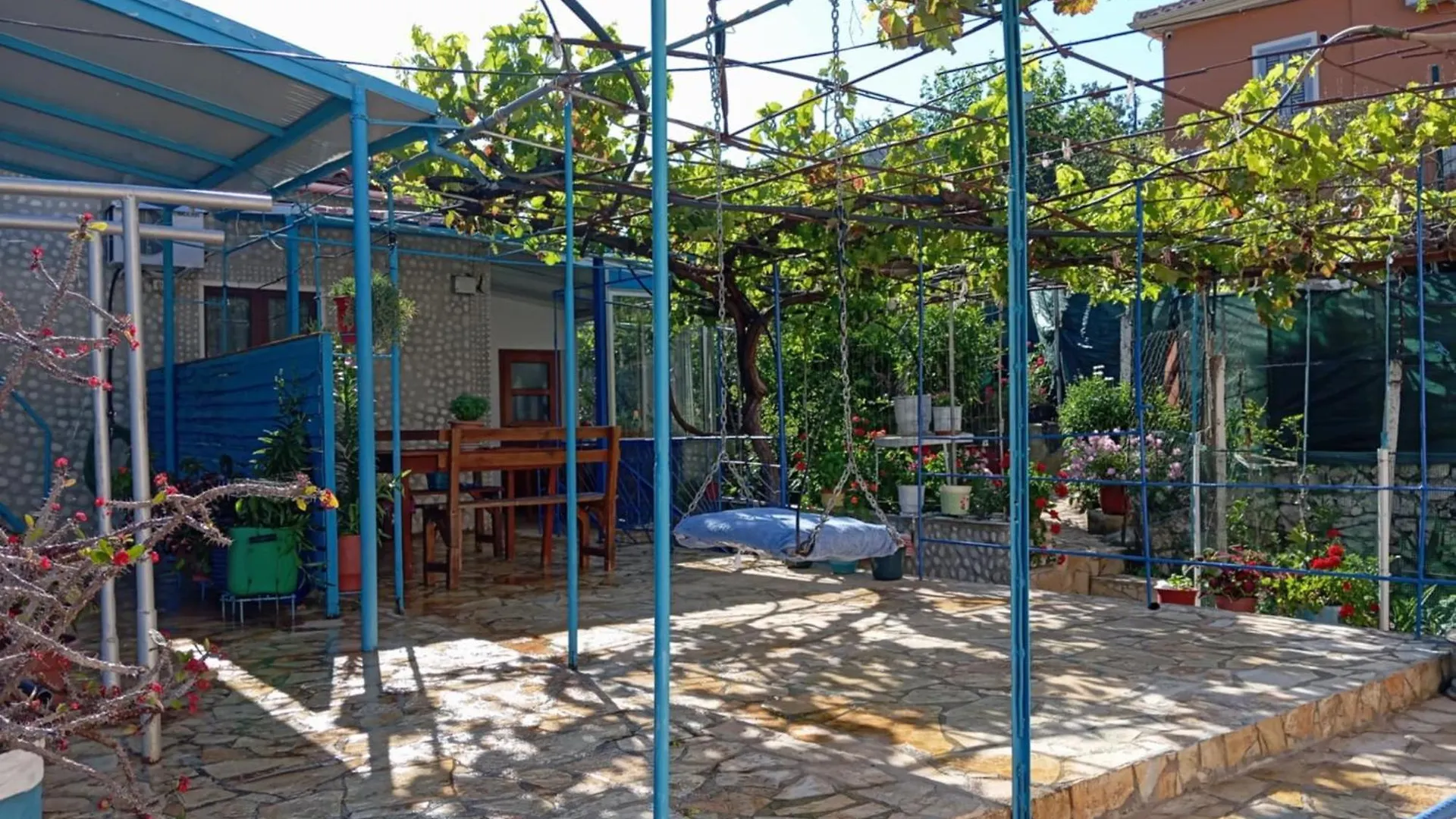 Relaxation Place 히마레 0*,  알바니아